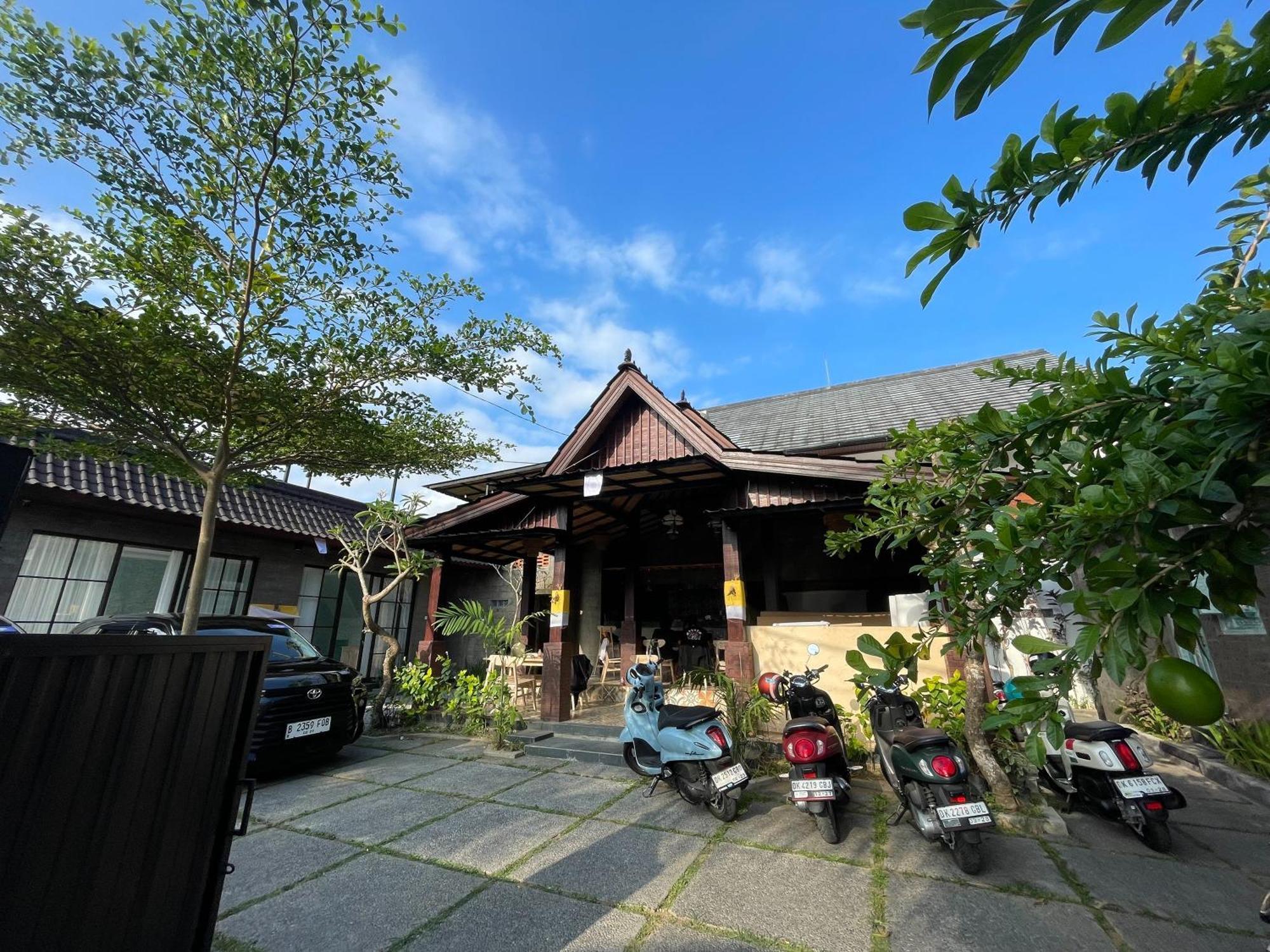 Nivaluma Hotel Ubud Exterior foto